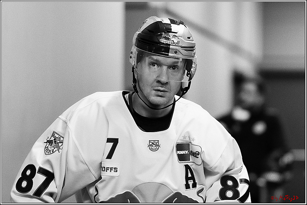 PENNY DEL Viertelfinale 4. Spiel; Duesseldorfer EG - Red Bull Muenchen; Duesseldorf, 16.04.2022